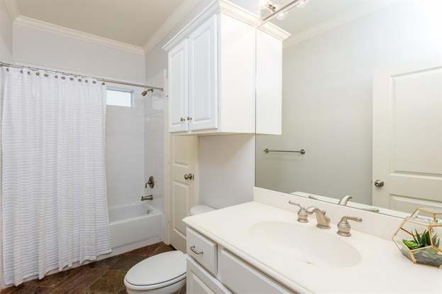 Building Photo - 643 Hartman St