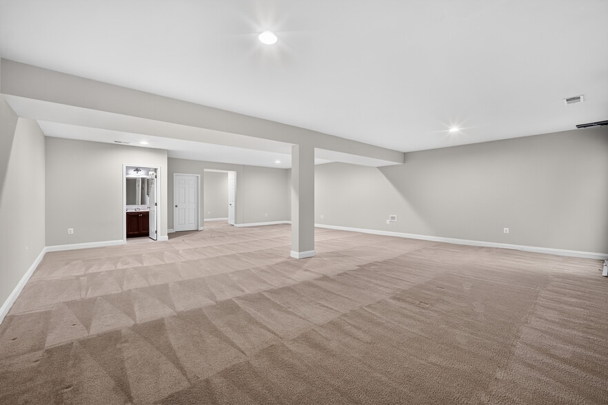 Building Photo - 23202 Evergreen Ridge Dr