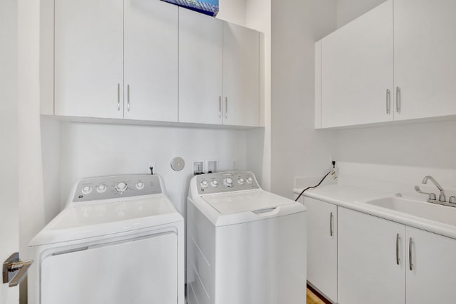 Building Photo - 8660 W Parkland Bay Trl