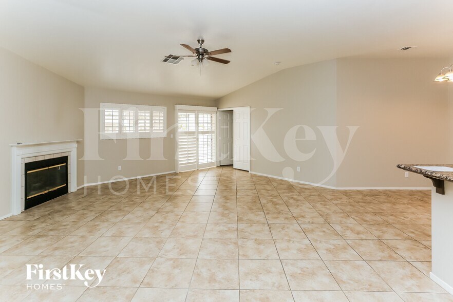 Building Photo - 4933 Glenarden Dr