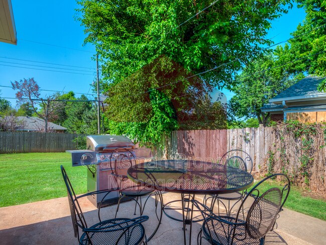 Building Photo - 2024 NW 45th St