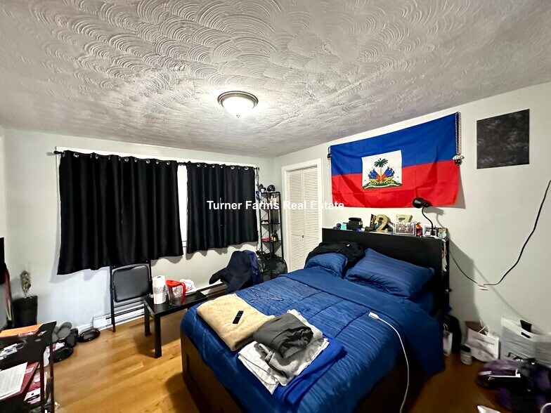 Building Photo - 94 E Cottage St