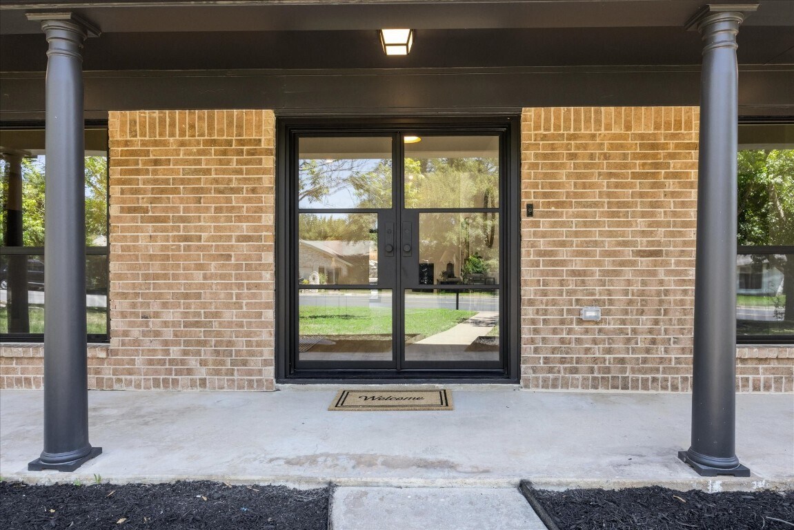 Building Photo - 7130 Scenic Brook Dr