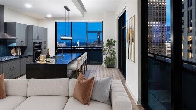 Building Photo - 161 Peachtree Center Ave NE