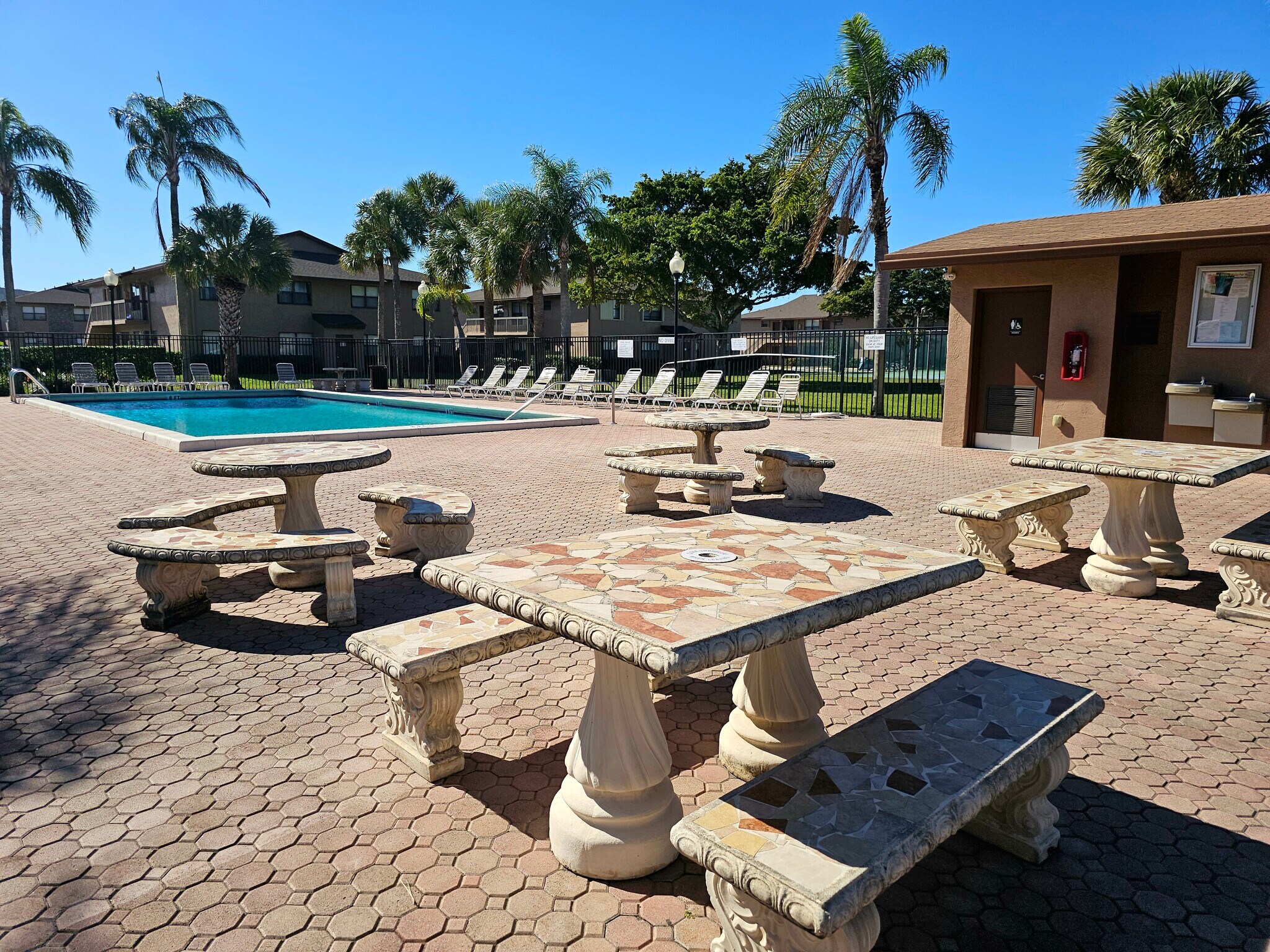 Building Photo - 10031 Winding Lake Rd