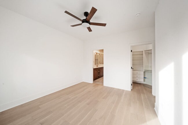 Building Photo - 1635 W 21st Pl