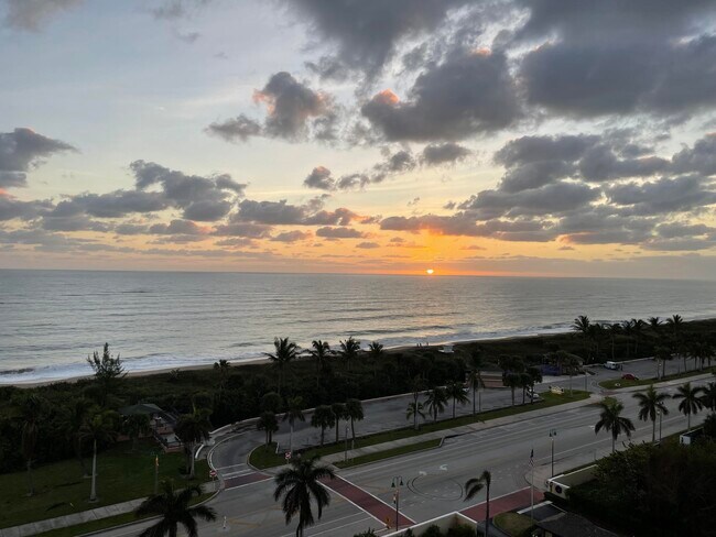 Building Photo - 801 S Ocean Dr