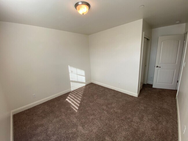 Building Photo - Beautiful 2 Story Home in Gated Avalon Com...