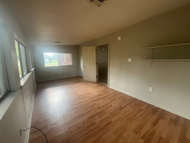 Building Photo - Nice large 3 BR. 1.5 Bath home for rent in Lonoke