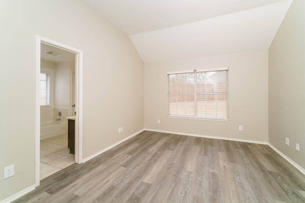 Building Photo - 100 Sandlewood Ln