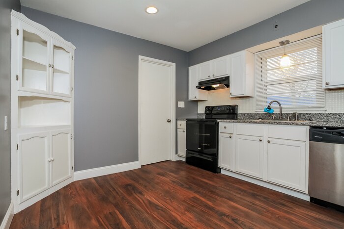 Building Photo - 4931 Fairfield Cir