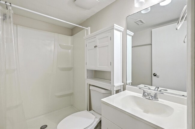 Building Photo - 2162 Bees Ferry Rd