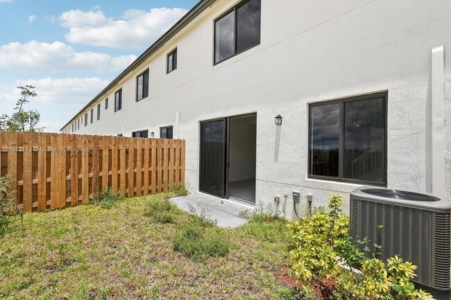 Building Photo - 1280 N Flagler Ave