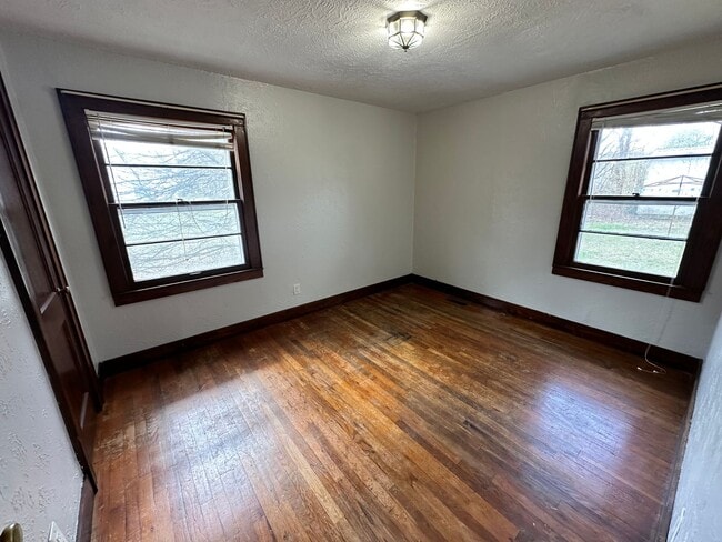 Building Photo - 2 Bed 1 Bath House in Murray