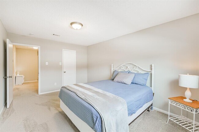 Building Photo - 1352 Country Pl Dr
