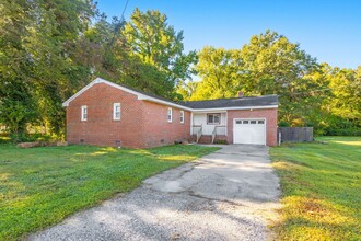 Building Photo - 4 Bed 2 Bath Home for Rent !