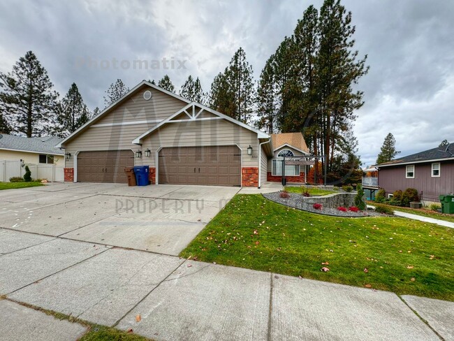 Building Photo - Stunning Indian Trail Duplex