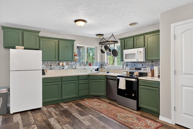 Building Photo - Single Family Home For Rent