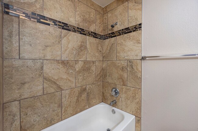 Building Photo - 810 Delmar Cir