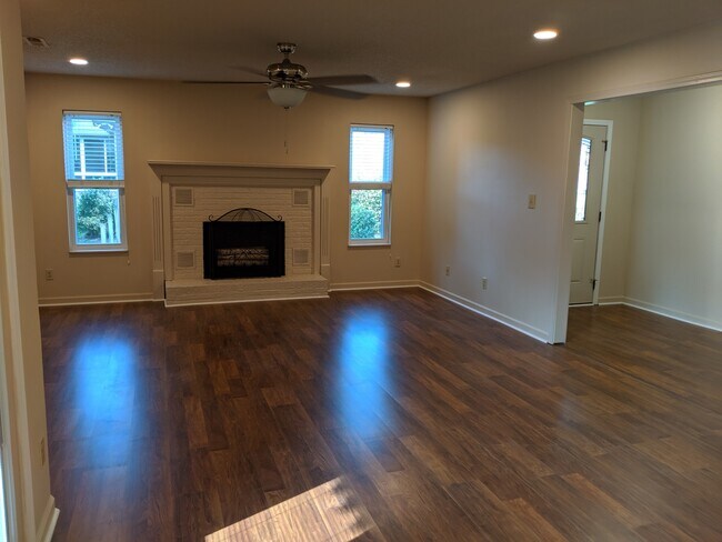 Building Photo - 1309 Carowinds Cir