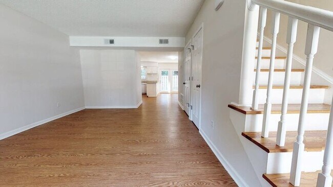 Building Photo - 1104 Donaldson Dr