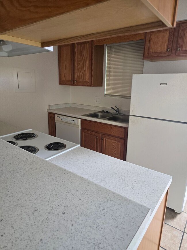 Building Photo - 932 N Belvedere Ave