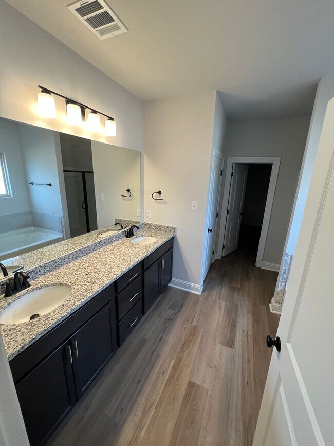 Building Photo - 17 Venecia Ct