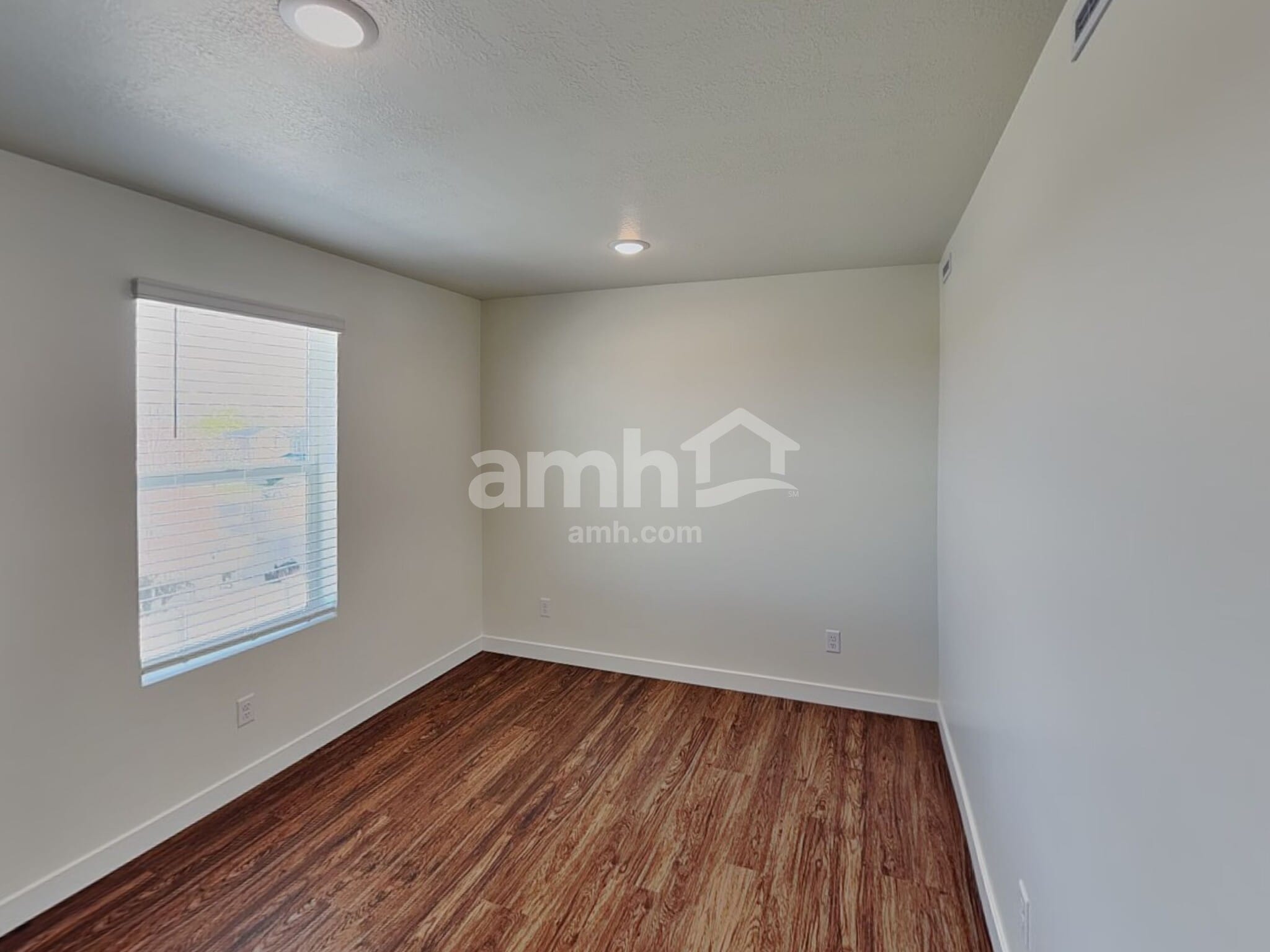 Building Photo - 1312 W Mahogany St