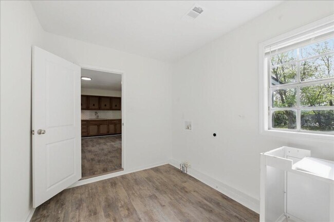 Building Photo - 526 Ochlahatchee Dr