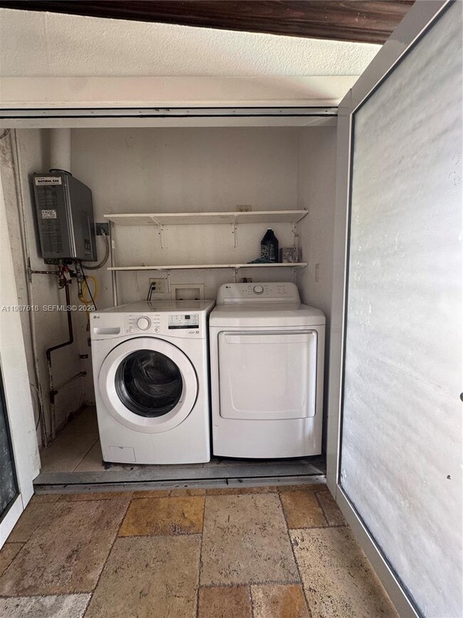 Building Photo - 551 E 60th St