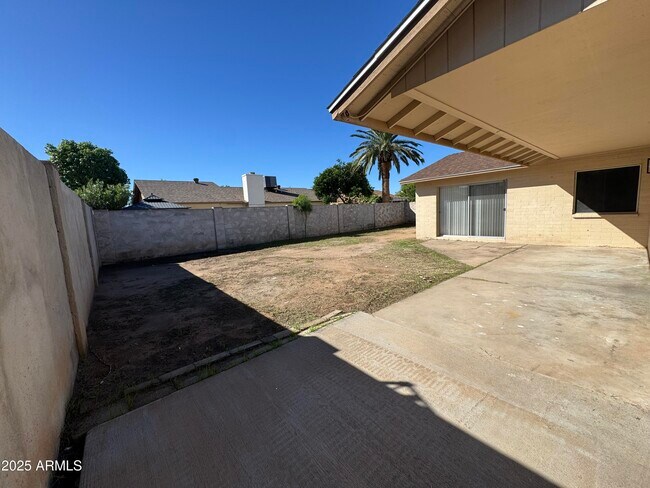 Building Photo - 5021 W Mercer Ln