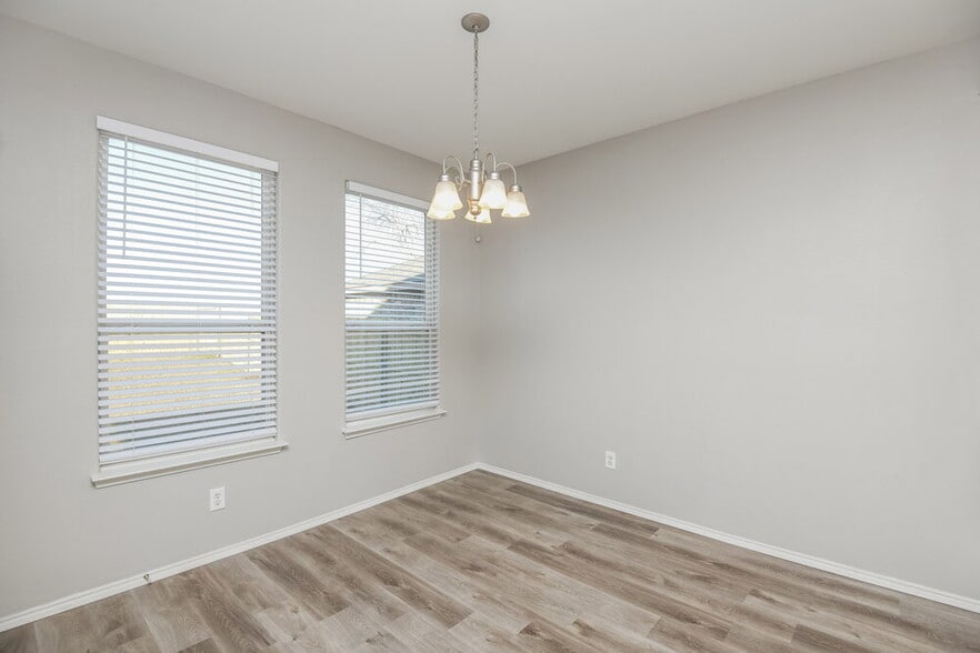 Building Photo - 5704 Parkview Hills Ln