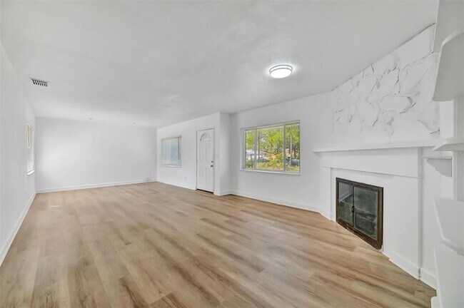 Building Photo - 6348 7th Ave N