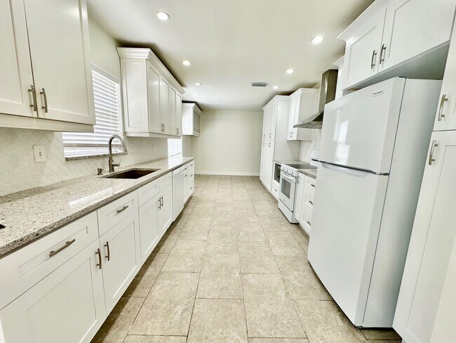 Building Photo - 3bed/2bath Home Off Treasure Island Causew...