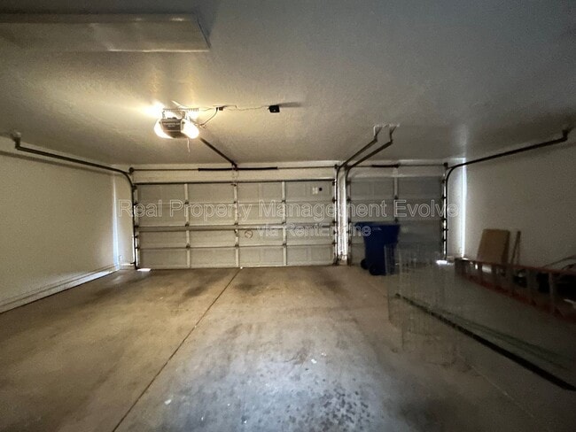 Building Photo - 774 E Maria Ln