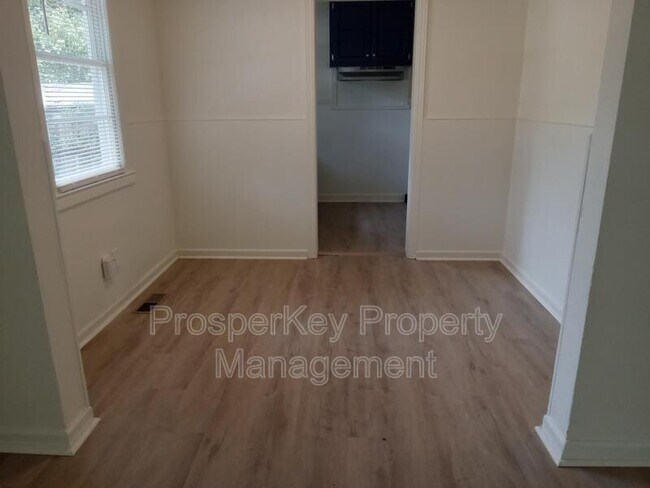 Building Photo - 2836 Knox St