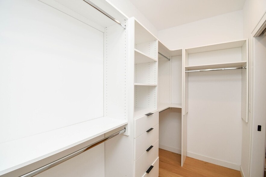 Building Photo - 1520 N Marlowe Ave