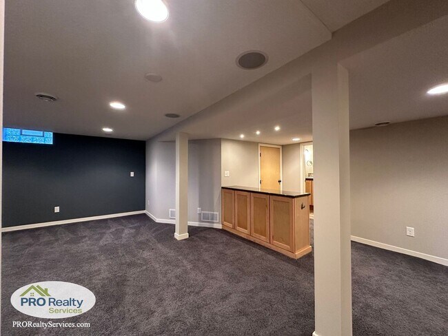 Building Photo - 3 Bedroom House **$1,000.00 off January's Rent with a January 2026 Move In**