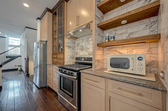 Building Photo - 1306 Paige St