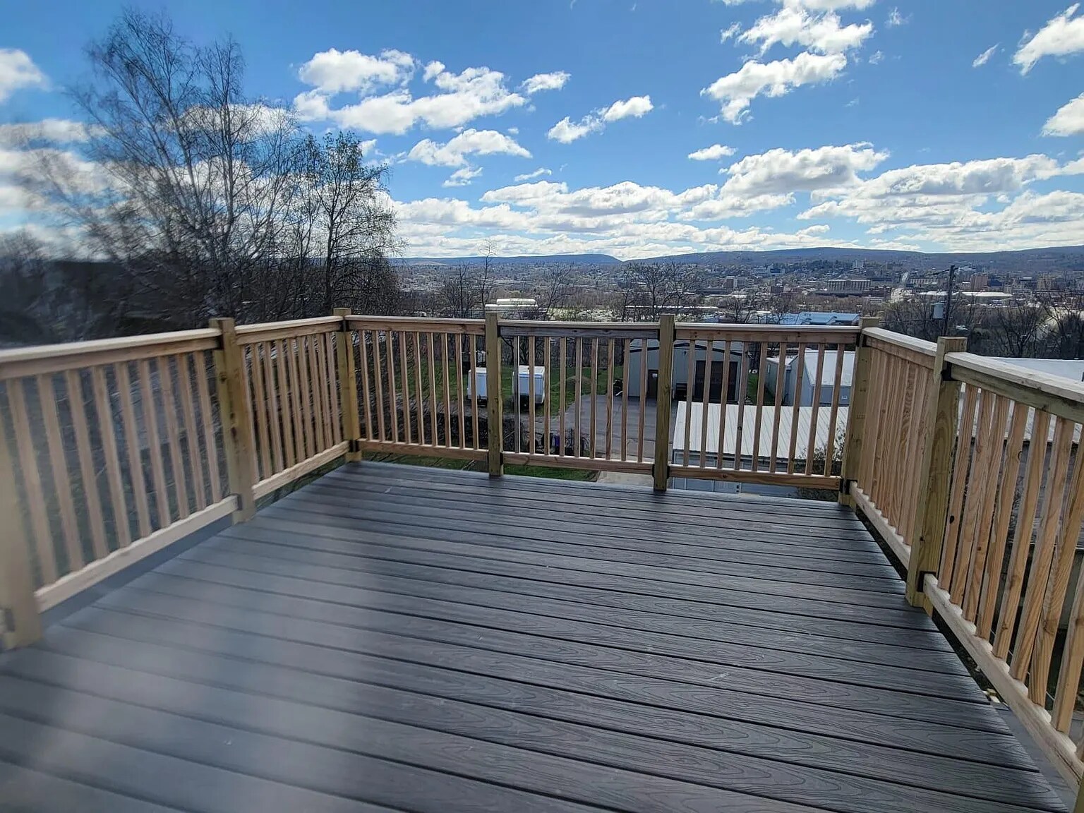 Loft opens to 3rd floor huge deck - 720 N Main Ave