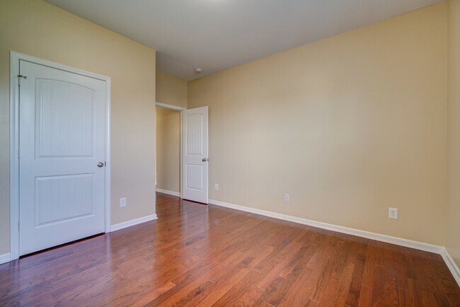 Building Photo - Gorgeous 4/5 BR, 3 BA, 2 Car Garage Home with Fenced Backyard and Large Storage Unit