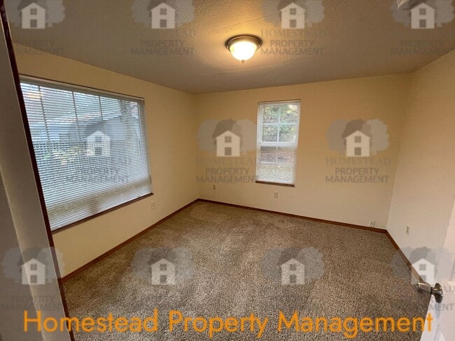 Building Photo - Explore the potential of this beautiful home!