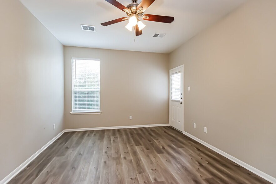 Building Photo - 17115 Amarose Dr