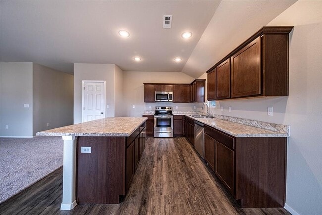 Building Photo - 820 Braidburn Rd