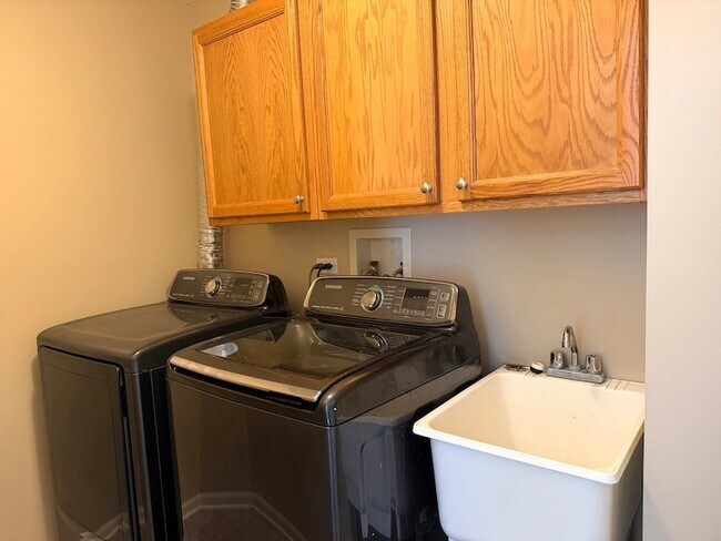 Building Photo - 3257 Cool Springs Ct