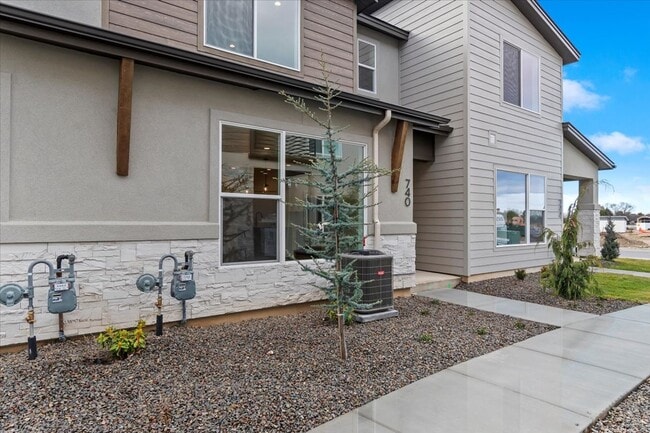 Building Photo - Brand New 3 Bed 2.5 Bath Townhouse With Many Amenities
