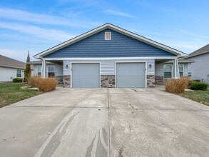 Building Photo - Spacious 3-Bedroom Townhome in Prime Colonial Highlands Location