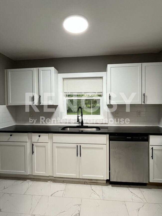 Building Photo - Cozy Rehabbed 4 Bed, 2 Bath with New Appliances in KCMO!