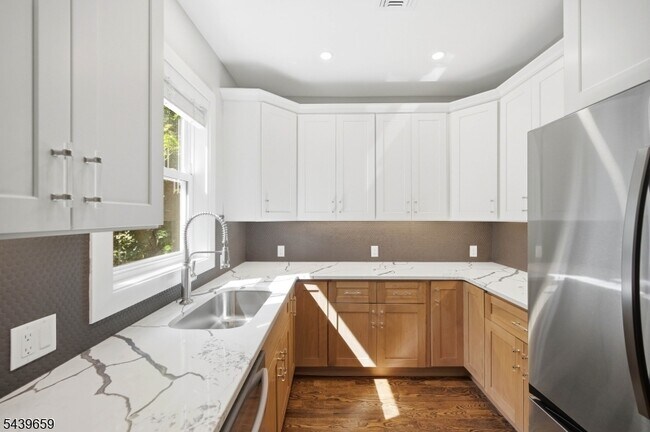 Building Photo - 40 Jardine Rd