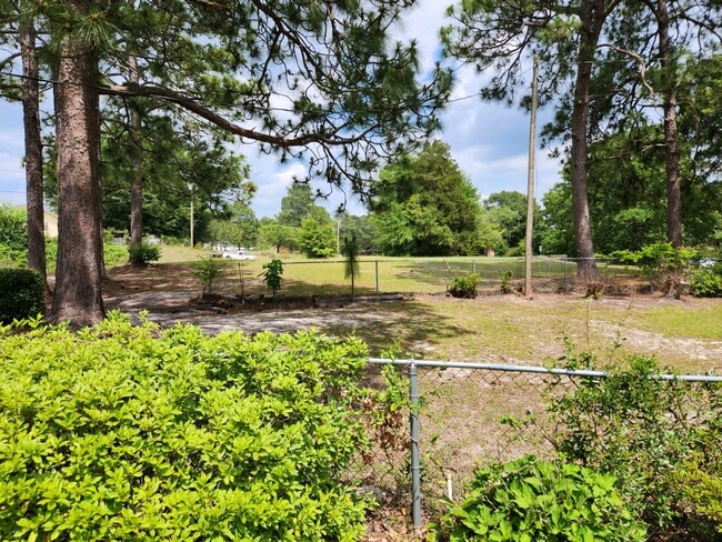 Building Photo - 820 E Steele Rd